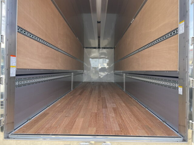 日野　17プロフィア　未使用　ハイルーフ　アルミホイール　リア門口ステンレス　7速MT