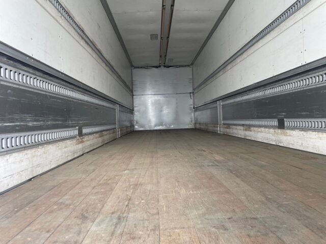 日野　プロフィア　ハイルーフ　ウィング　アルミホイール　ステンレスサイドバンパー　リア門口ステンレス　　