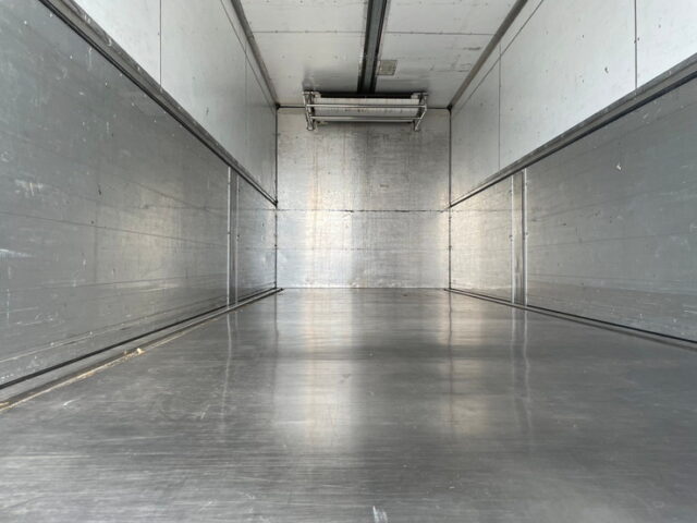 三菱ふそう　ファイター　ハイルーフ　冷凍ウィング　ヤマダボディ　ステンレスサイドバンパー　