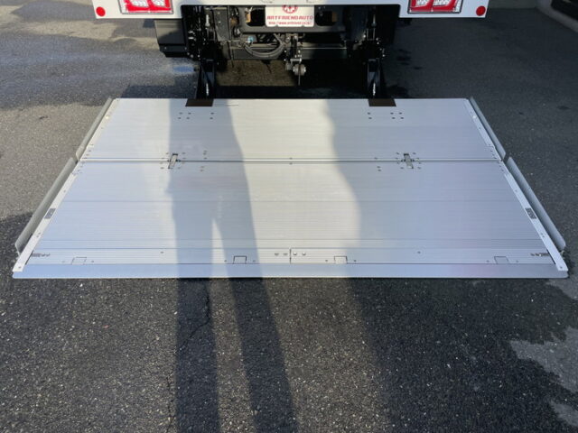 日野　17レンジャー　ウィング　6200ワイド　後輪エアサス　格納ゲート付　240馬力