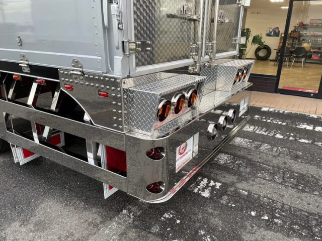 いすゞ　フォワード　庫内部屋仕様　ステンレスパーツ多数　ロケット