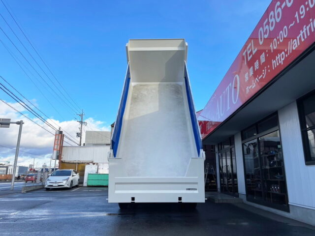 【1576】R5　17スーパーグレート　ダンプ　5100×2200　未使用　7速MT　新明和ボデー