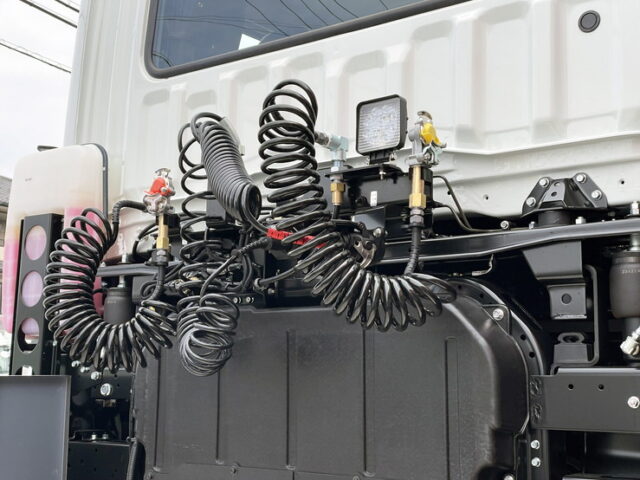 17スーパーグレート　トレーラーヘッド　ハイルーフ　D尺　460馬力　未使用　第5輪荷重11.500㎏　プレミアムライン