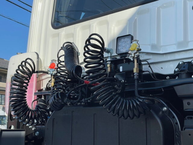 17スーパーグレート　トレーラーヘッド　ハイルーフ　未使用　E尺　460馬力　第5輪荷重11.500㎏　プレミアムライン