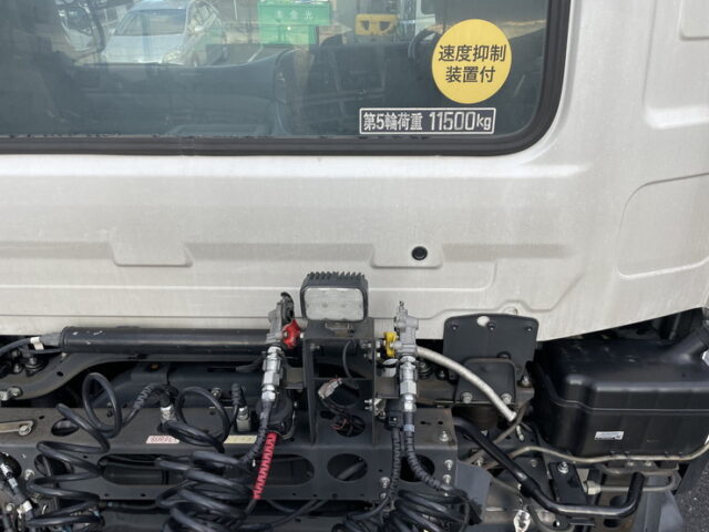 クオン　ハイルーフ　トレーラーヘッド　第5輪荷重11.500㎏　エアサス　410馬力