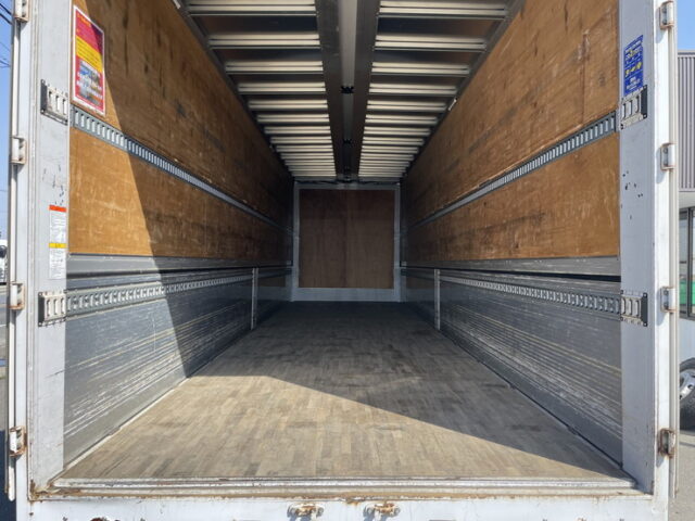 日野　17プロフィア　ハイルーフ　ウィング　7速MT　380馬力　81万km時ディーラーにてエンジン交換