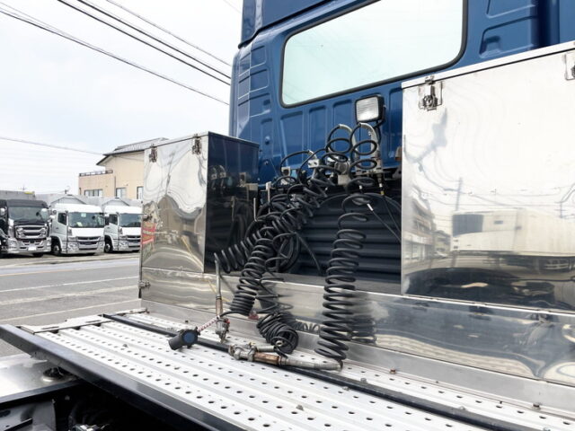 日野　17プロフィア　トレーラーヘッド　ハイルーフ　メッキ多数　アルミホイール　第5輪11.500㎏