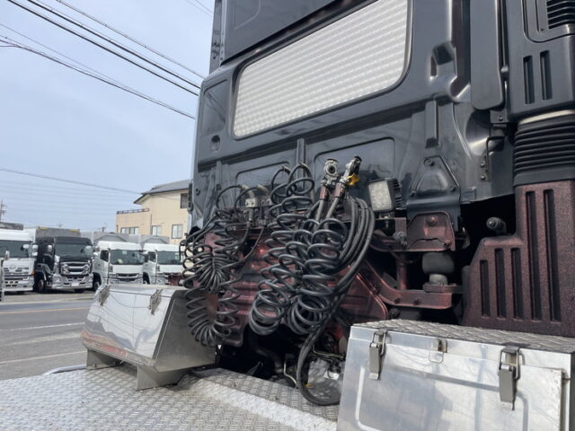 日野　プロフィア　ハイルーフ　トレーラーヘッド　架装多数　第5輪荷重8.900㎏　メッキホイール