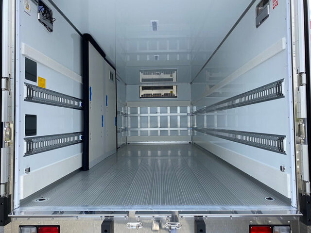 【825】R3　17レンジャー　6200ワイド　冷凍バン　エアサス　ゲート付　低温設定