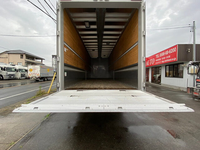 【826】H30　ギガ　4軸　ウィング　格納ゲート　7速MT　エアサス　走行距離10万km以下