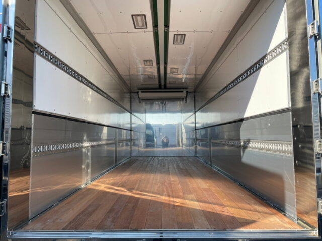 【764】R3　17レンジャー　造りボディ　冷凍ウィング　6500ボディセミワイド　エアサス　90アオリ