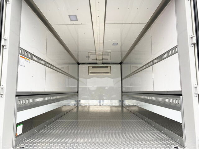 【906】R3　17レンジャー　6200ワイド　冷凍ウィング　エアサス　床シマイタ　240馬力　登録済未使用車