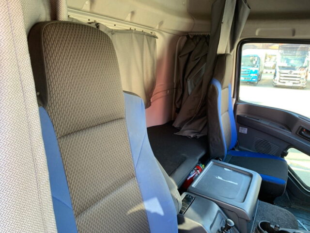 【1096】H29 ハイルーフ ギガ 7速 ウィング 4軸低床 木床 委託販売