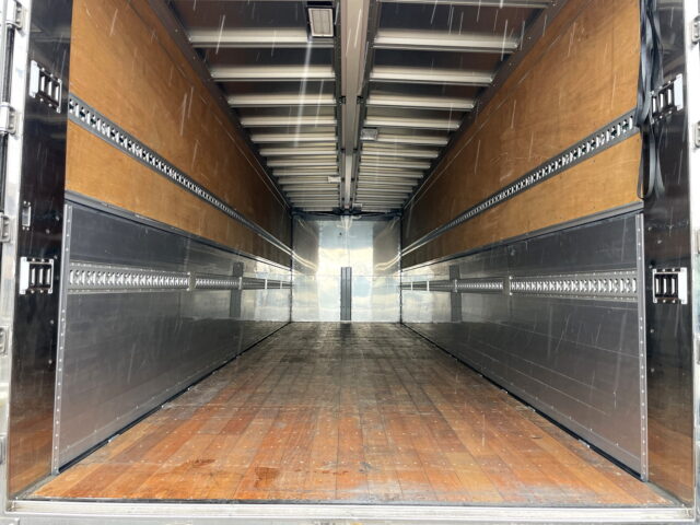 日野　17プロフィア　ハイルーフ　ウィング　造りボデー　1M10アオリ　内装生地張り