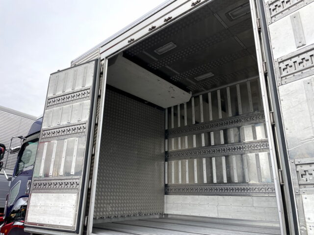 いすゞ　ギガ　ハイルーフ　冷凍バン　4軸　左観音扉2枚　サブエンジン　ジョロ４キーストン