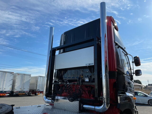 日野　17プロフィア　ヘッド　内装生地張り　ステンレス多数　メッキパーツ多数