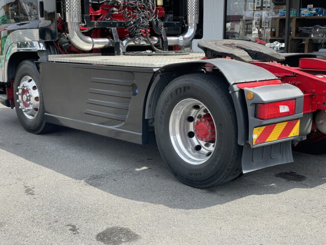 日野　プロフィア　ハイルーフ　トレーラーヘッド　煙突マフラー(ダミー)　ブタ鼻