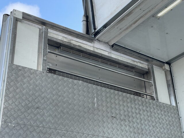 いすゞ：ギガ：冷凍ウィング：菱重製直結冷凍機：ジョロダーレール4列：アルミシマ床