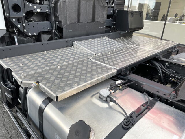 三菱ふそう：スーパーグレート：トレーラーヘッド：ハイルーフ：Ｄ尺：AT：未使用：第５輪11.5ｔ　