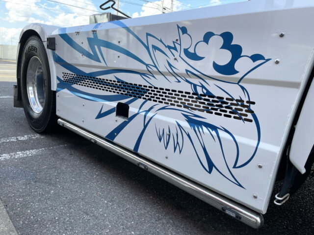 日野：プロフィア：トレーラーヘッド：ハイルーフ：ルーフバー：パイプバンパー：アルミホイール