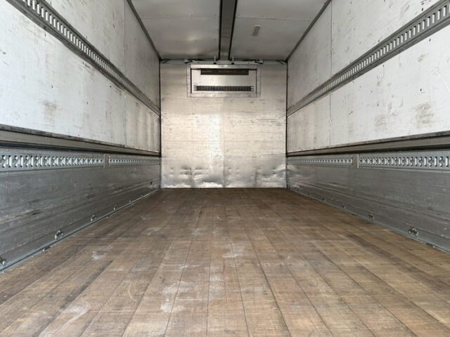 ファイター：6200ワイド：冷凍ウィング：板バネ：木床：アルミホイール：ステンレスサイドバンパー