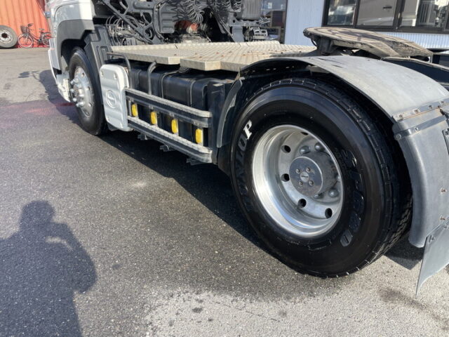 日野：プロフィア：ハイルーフ：トレーラーヘッド：メッキ多数：アルミホイール