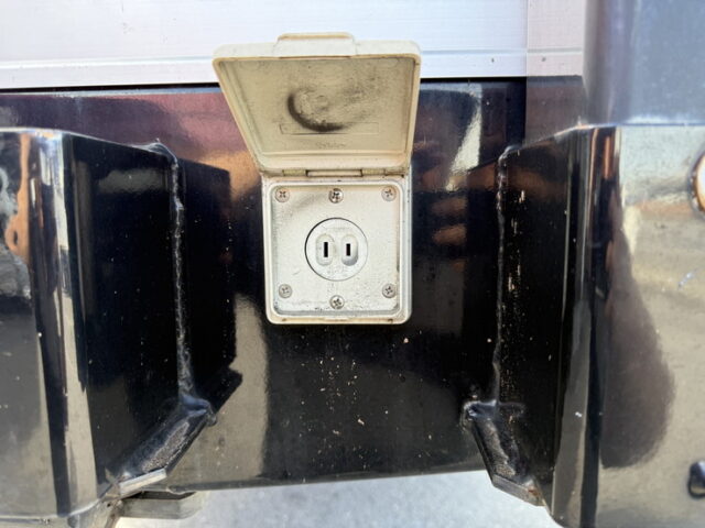 トレクス：平床セミトレーラー：アオリ20㎝：5方開：3軸：板バネ：最大積載量28.500㎏