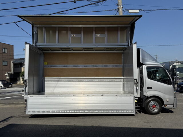 日野：デュトロ：ウィング：ワイドロング：180馬力：ステンレス多数：2.950㎏積