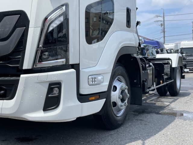 いすゞ：フォワード：登録済未使用：アームロール：3人乗り：ベッドレス：積載3.750㎏