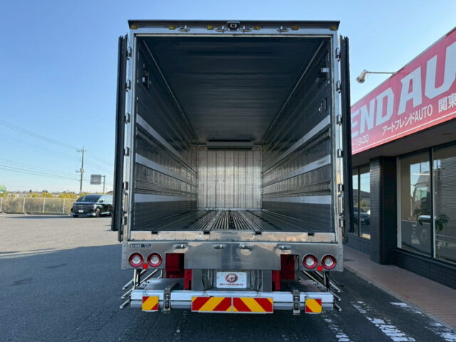 いすゞ：フォワード：ハイルーフ：冷凍バン：7100標準幅：架装多数：格納ゲート：エアサス