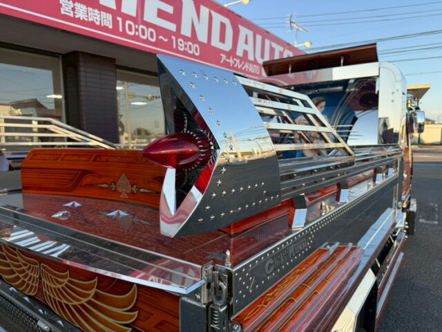 いすゞ：エルフ：イベント車：架装多数：カスタムペイント：荷台トランク仕様：マニ割り