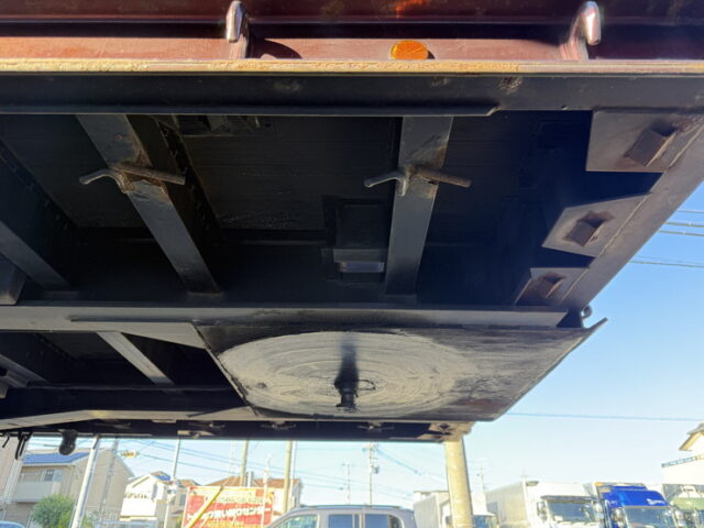 東邦：トレーラー：まな板：3軸：スタンション多数：内フック多数：最大積載量27.500㎏