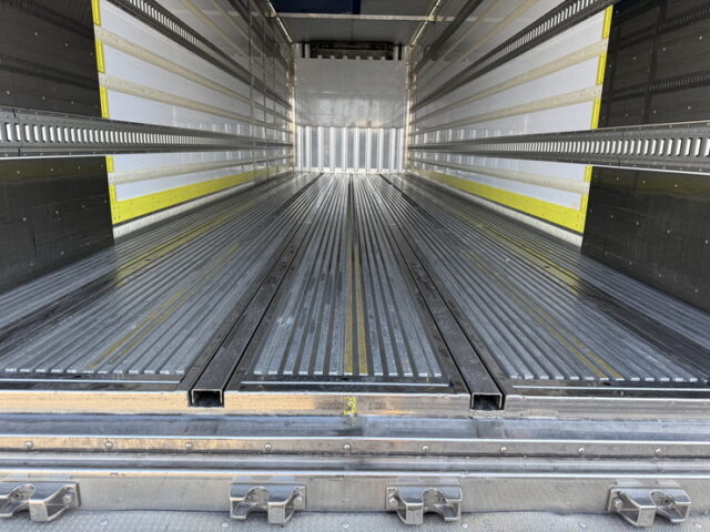 日野：17プロフィア：冷凍バン：メッキ多数：サブエンジン：ジョロ4キーストン