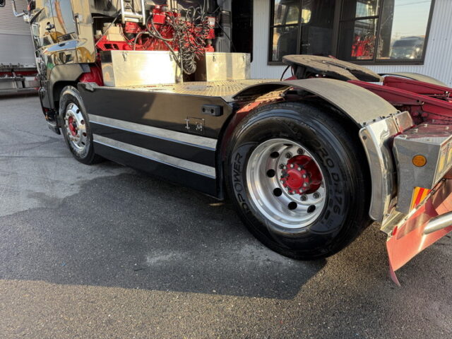 日野:プロフィア:ハイルーフ:トレーラーヘッド:メッキ多数:後輪エアサス:480馬力