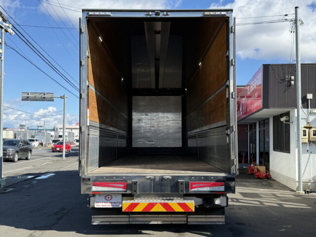 日野:17プロフィア:ハイルーフ:メッキ多数:アルミホイール:木床:E13Cエンジン