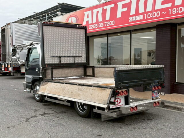 【現状】いすゞ：エルフ：平ボデー：架装多数：マニ割り：5トン未満：2駆/4駆切換付き