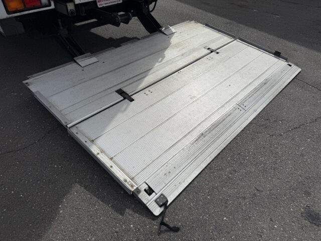 ファイター:ウィング:6200ワイド:後輪エアサス:格納ゲート:240馬力