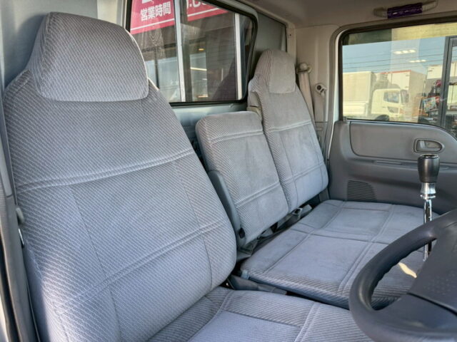 タイタンダッシュ：平ボデー：架装多数：標準幅：アオリステンレス張り：マニ割り