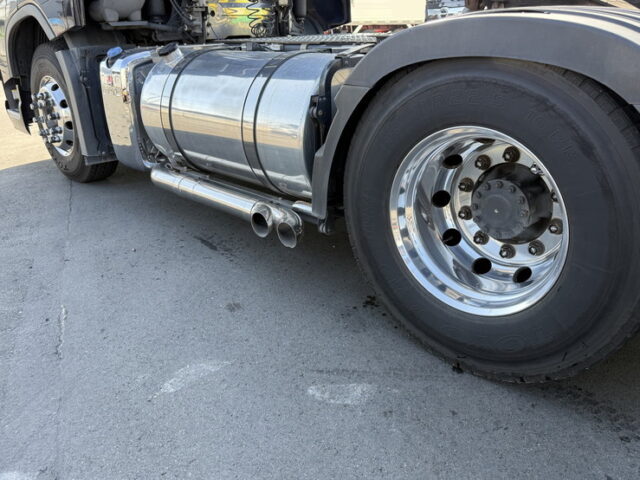 【委託販売】VOLVO:トレーラーヘッド:シングル:アルミホイール:架装多数