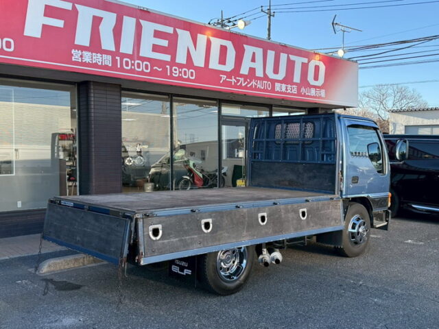 いすゞ:エルフ:平ボデー:標準幅:10尺長:マニ割り:ハイグレード:140馬力