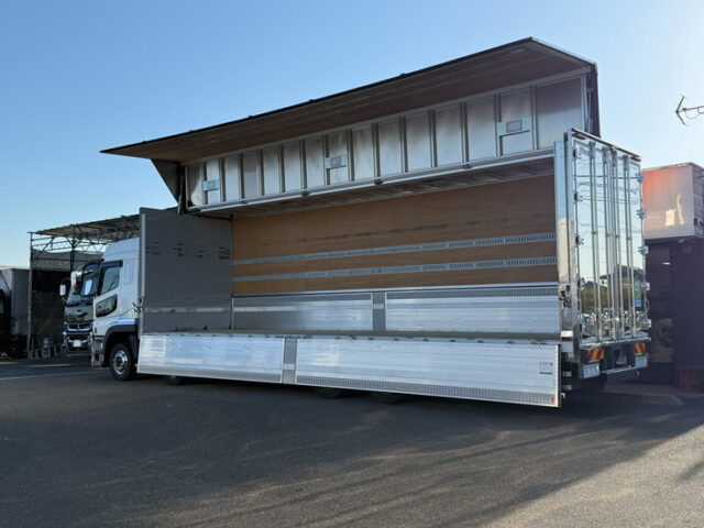 17スーパーグレート：ハイルーフ：ウィング：ステンレス多数：リア門口ステンレス