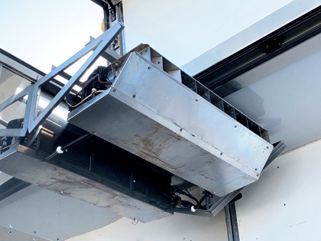 【582】いすゞ　ギガ　冷凍ウィング　総輪エアサス　サブエンジン　ジョロダー4列