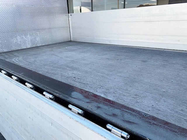 【590】いすゞ　エルフ　平ボディ　背抜き　マニ割り