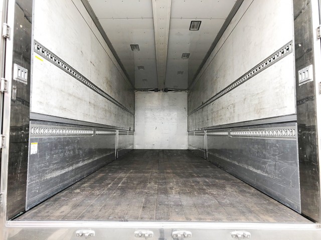 【243】ＵＤトラックスクオン　低床　アルミウイング　総輪エアサス　