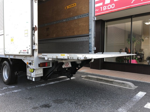 【326】いすゞ　エルフ　アルミウイング　格納ゲート付