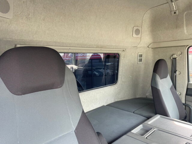 三菱ふそう　スーパーグレート　トレーラーヘッド　メッキ多数　7MT　