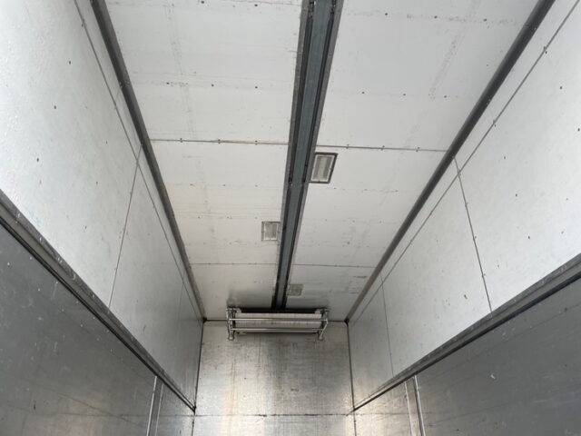 三菱ふそう　ファイター　ハイルーフ　冷凍ウィング　ヤマダボディ　ステンレスサイドバンパー　