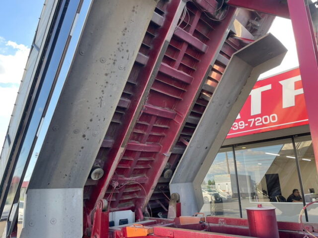 日野　17プロフィア　ダンプ　ハイルーフ　Ｌゲート　メッキ多数