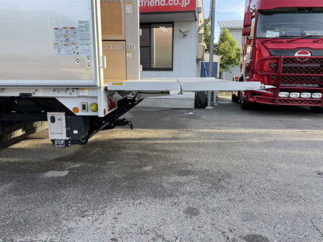 日野　17レンジャー　ウィング　6200ワイド　後輪エアサス　格納ゲート付　240馬力