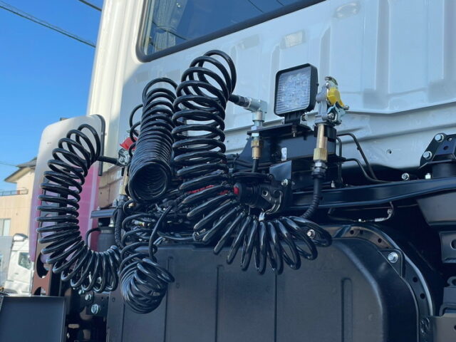 17スーパーグレート　トレーラーヘッド　ハイルーフ　未使用　E尺　460馬力　第5輪荷重11.500㎏　プレミアムライン